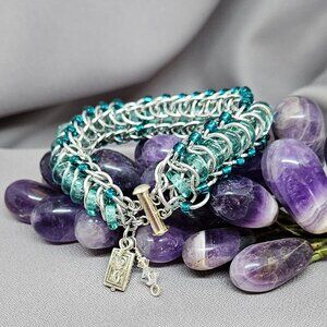 NWOT Bracelet of Seafoam Czech Glass Rings, & Aluminum Rings Handmade 6"